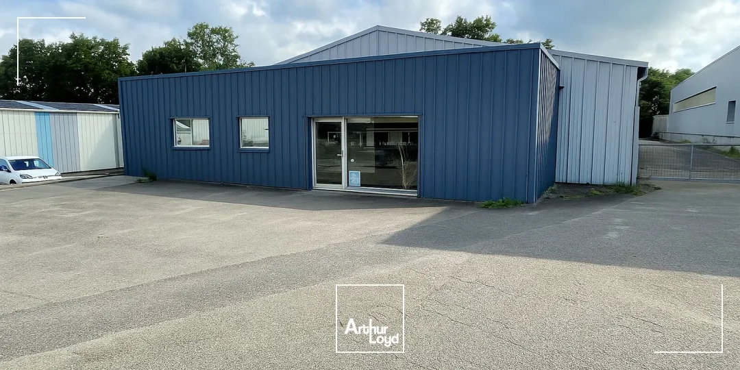 A LOUER - LOCAL D'ACTIVITE DE 250 M² - PLUNERET