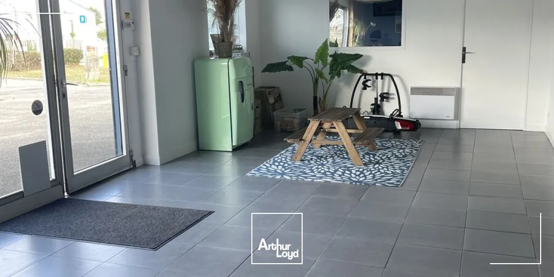 A LOUER - LOCAL D'ACTIVITE DE 250 M² - PLUNERET