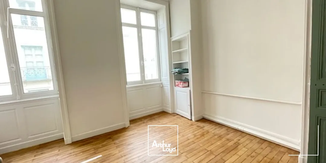 BUREAUX IMMEUBLE STANDING NANTES CENTRE CATHEDRALE A LOUER