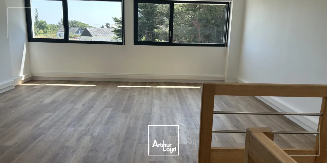 STOCKAGE - 184 M2 - DONGES - PORTE SECTIONNELLE - BUREAUX - A VENDRE