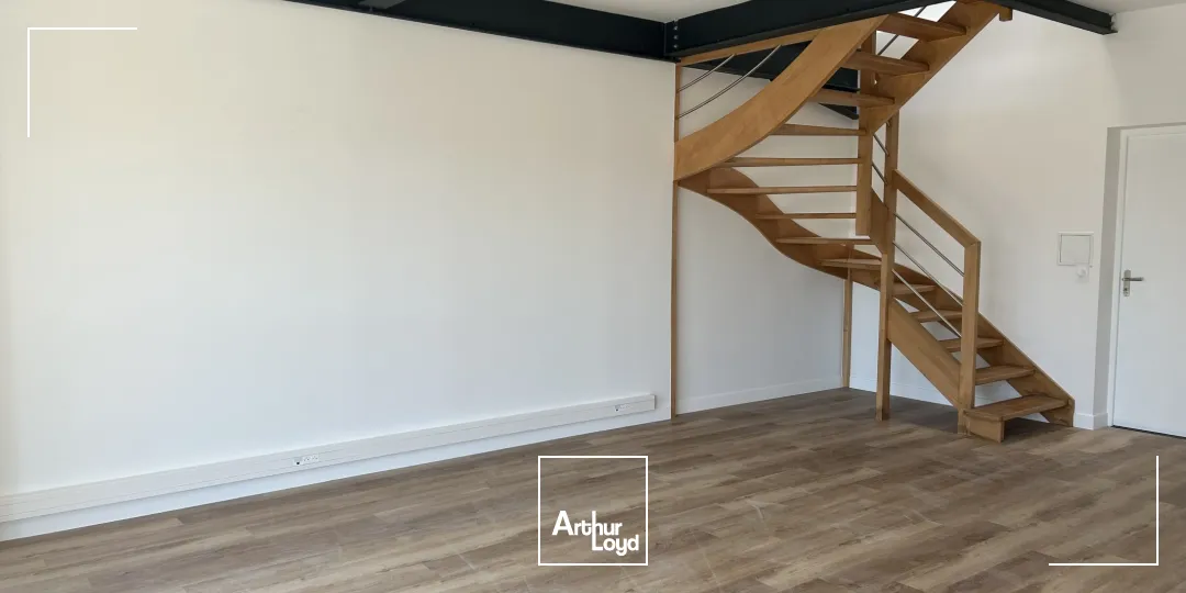 STOCKAGE - 184 M2 - DONGES - PORTE SECTIONNELLE - BUREAUX - A VENDRE