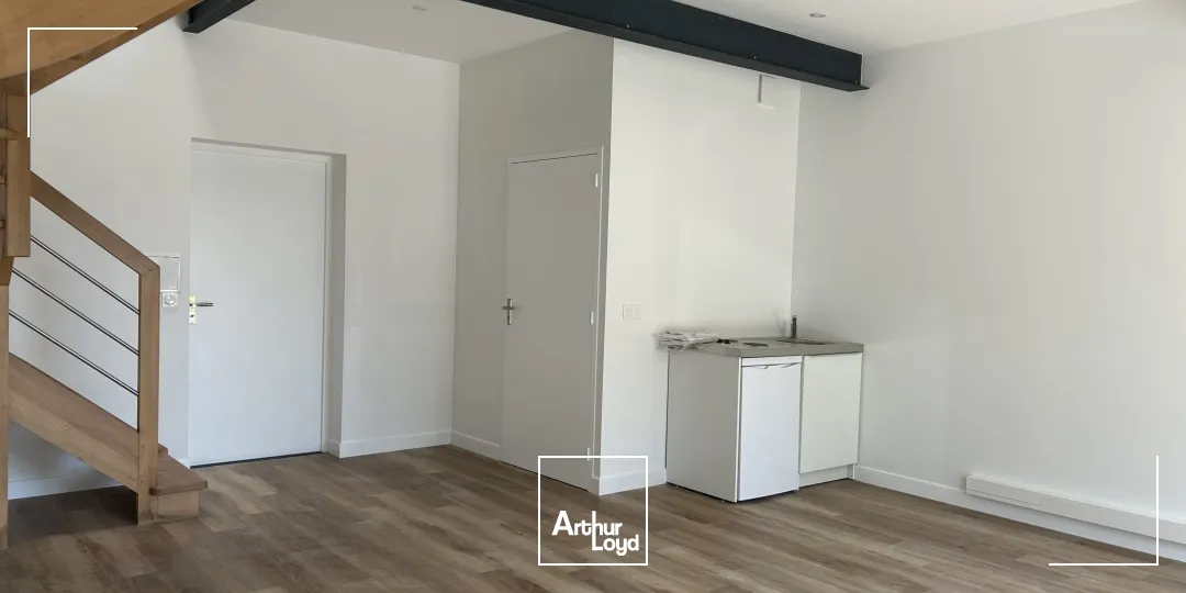 STOCKAGE - 184 M2 - DONGES - PORTE SECTIONNELLE - BUREAUX - A VENDRE