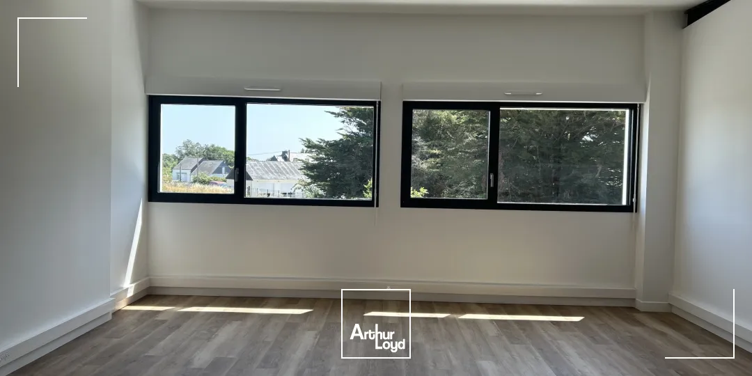 STOCKAGE - 184 M2 - DONGES - PORTE SECTIONNELLE - BUREAUX - A VENDRE