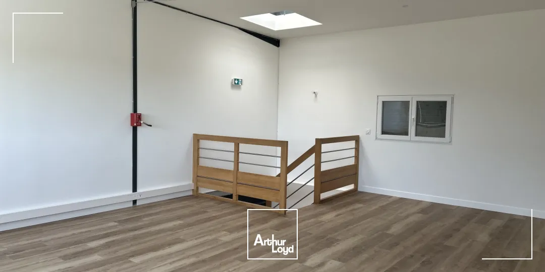 STOCKAGE - 184 M2 - DONGES - PORTE SECTIONNELLE - BUREAUX - A VENDRE