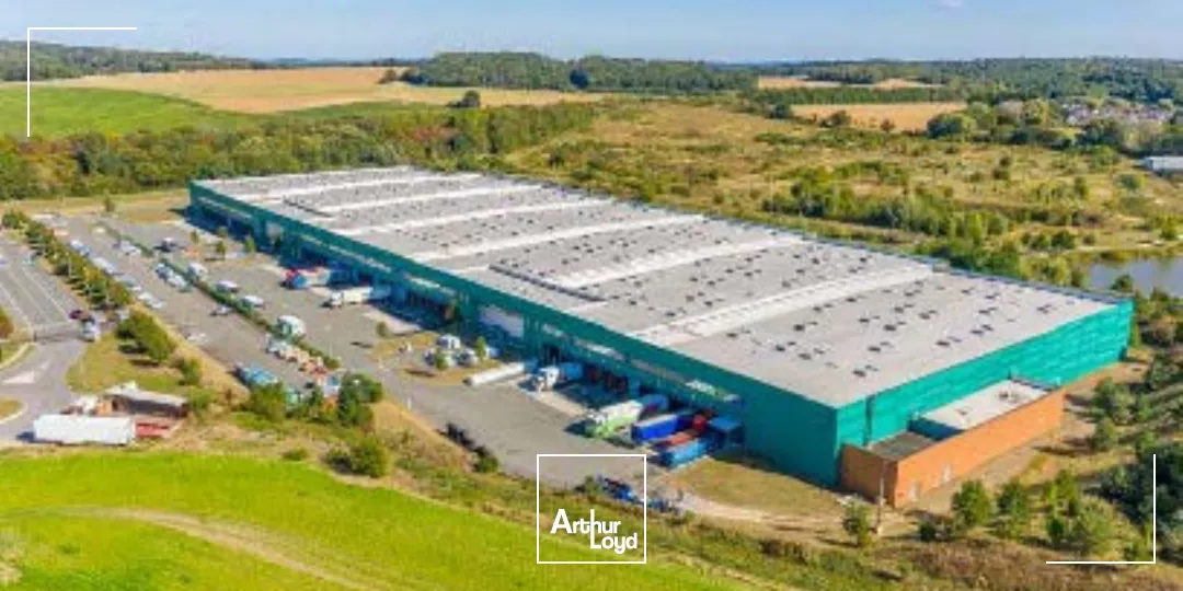 Entrepôt logistique à louer de dernière génération à Moussy-le-Neuf (5527 m² non divisibles). Bail dérogatoire possible