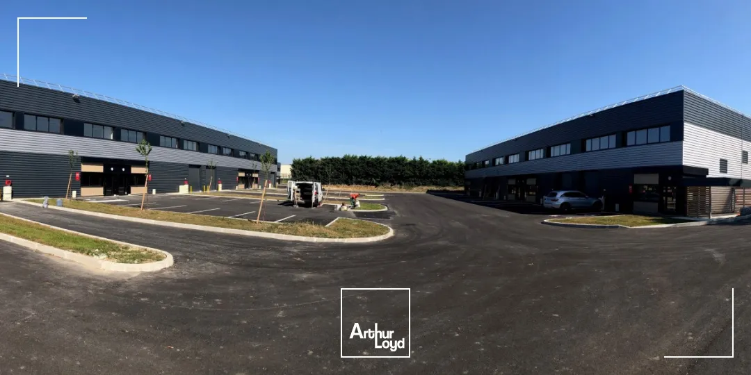 Espace logistique et industriel idéal - 779 m² modulables proposés à la location - Hauteur 7m - Charge 3T/m² - Accès rapide A3/A1/RER B - Proche Paris & CDG