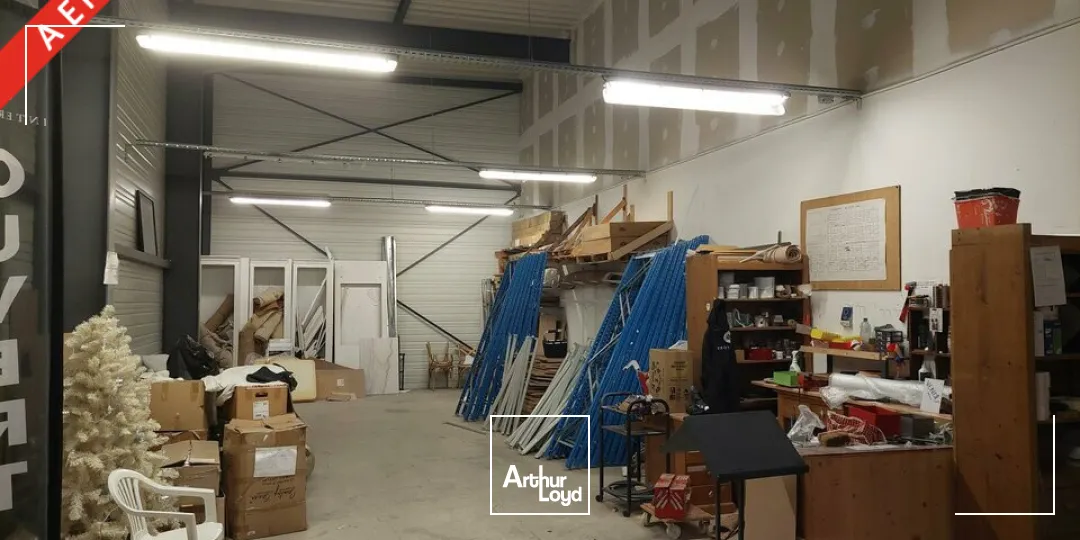 AUBIERE A LOUER LOCAL COMMERCIAL 678 M² - DIVISE : 374 M²