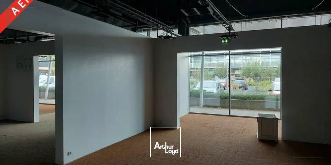 AUBIERE A LOUER LOCAL COMMERCIAL 678 M² - DIVISE : 374 M²
