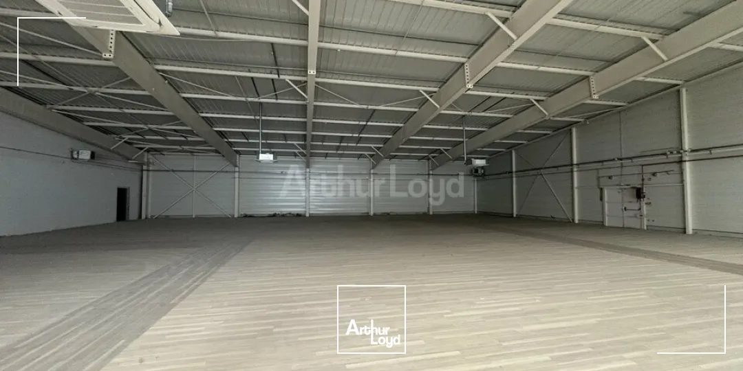 LOCAL COMMERCIAL à VENDRE de 1113 m²