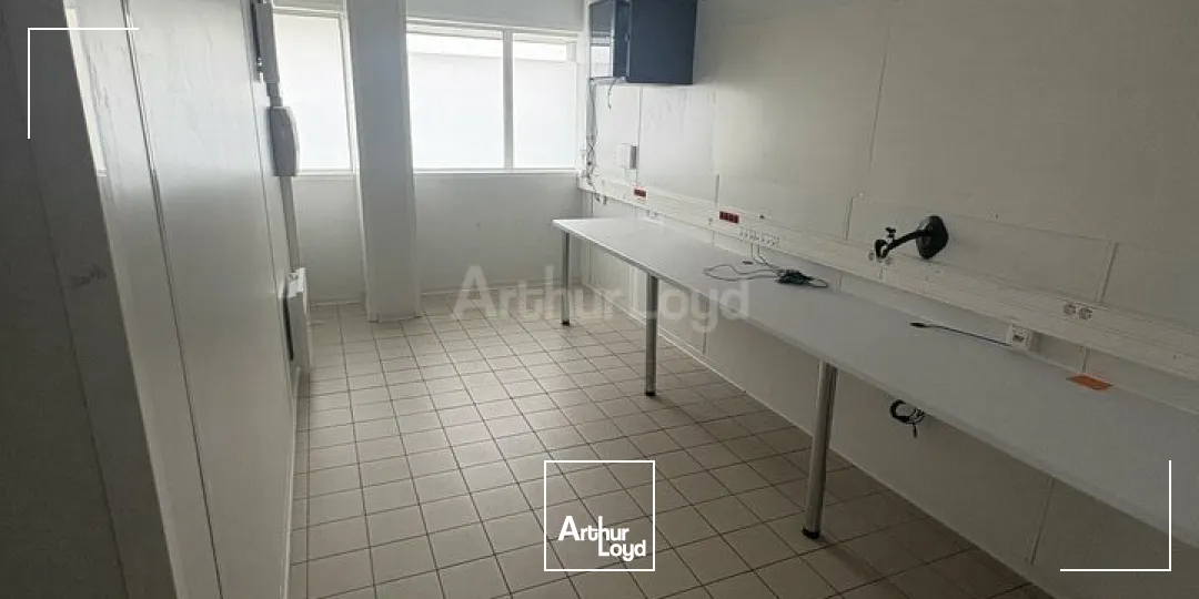 LOCAL COMMERCIAL à VENDRE de 1113 m²