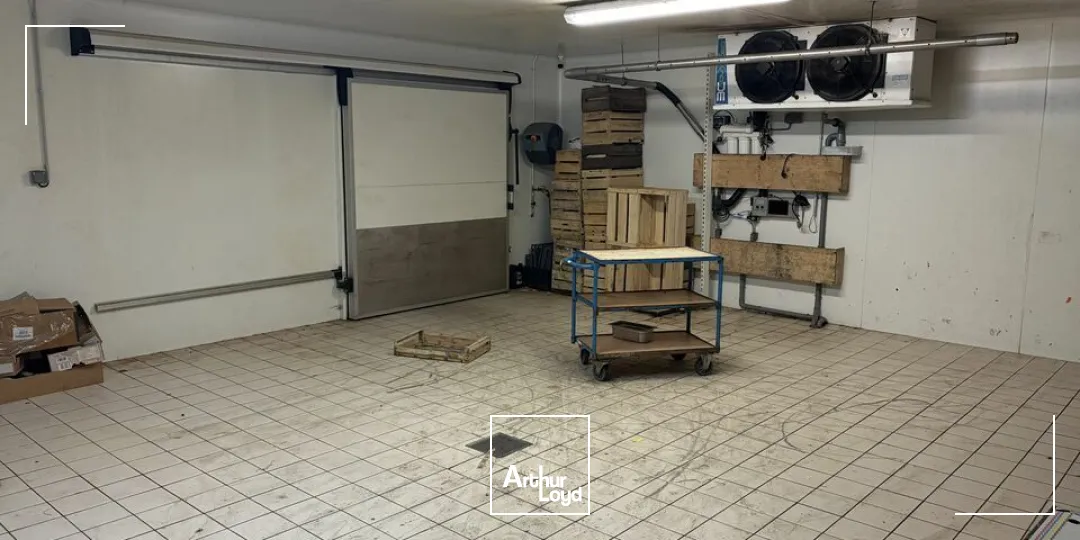 BÂTIMENT COMMERCIAL À LOUER AU CUR DE LA ZONE MENDÈS FRANCE À NIORT !