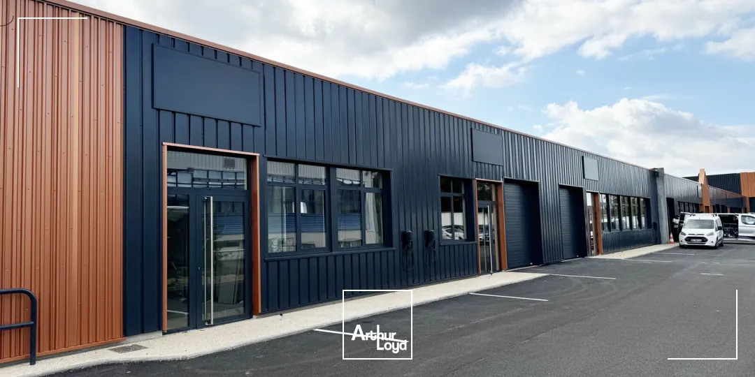 Cellule d'activité à louer à Rivery - Parkings et bureaux inclus