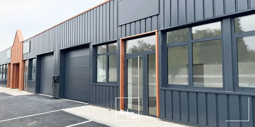 Cellule d'activité à louer à Rivery - Parkings et bureaux inclus