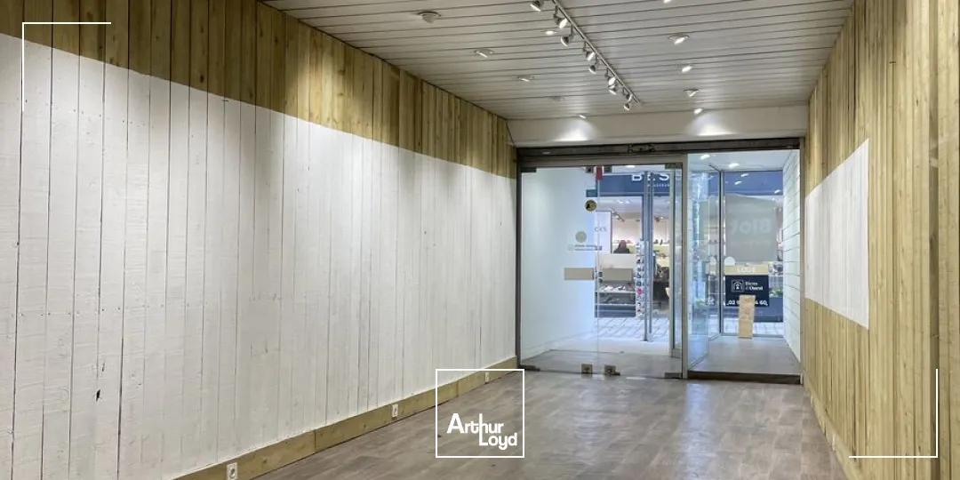 A VENDRE - LOCAL COMMERCIAL - 100 M² - AURAY