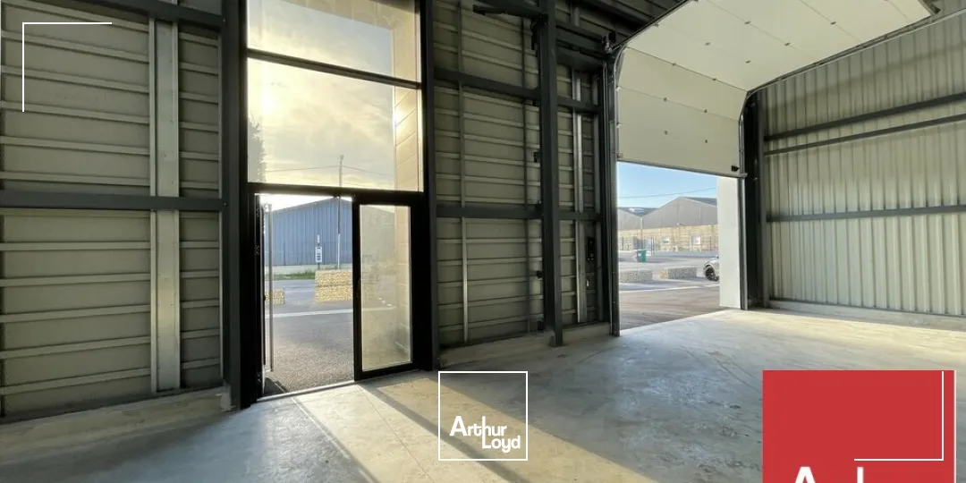 A VENDRE - MONTÉLIMAR NORD - EN BORDURE DE LA PISTE DE L'AÉRODROME - LOCAUX D'ACTIVITÉS / ENTREPÔTS DE 661 M2 DIVISIBLES