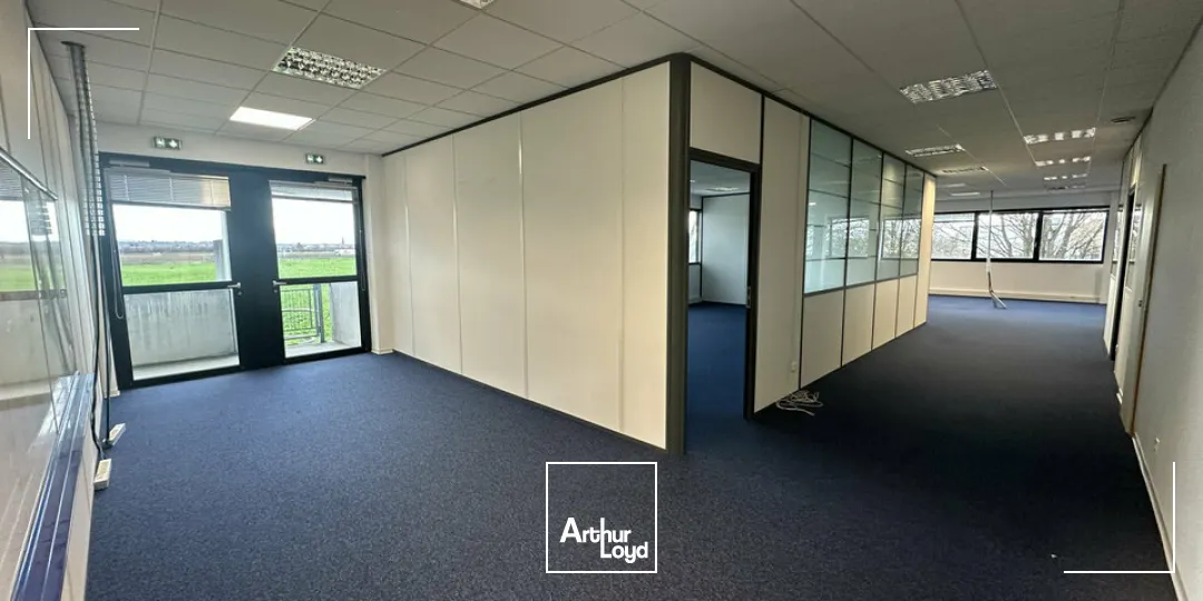 BUREAUX à LOUER de 526.6 m²