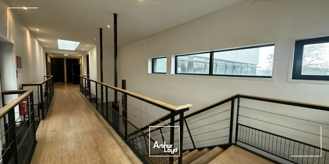 BUREAUX à LOUER de 526.6 m²