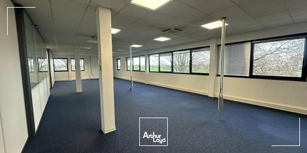 BUREAUX à LOUER de 526.6 m²
