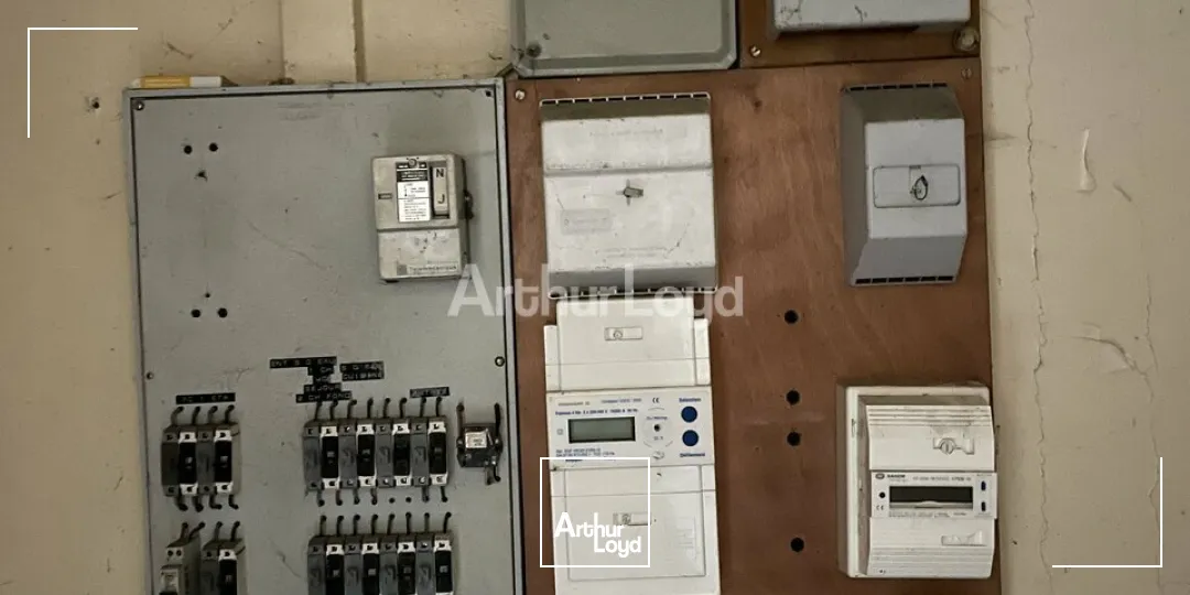 À VENDRE IMMEUBLE VIDE - FERE CHAMPENOISE