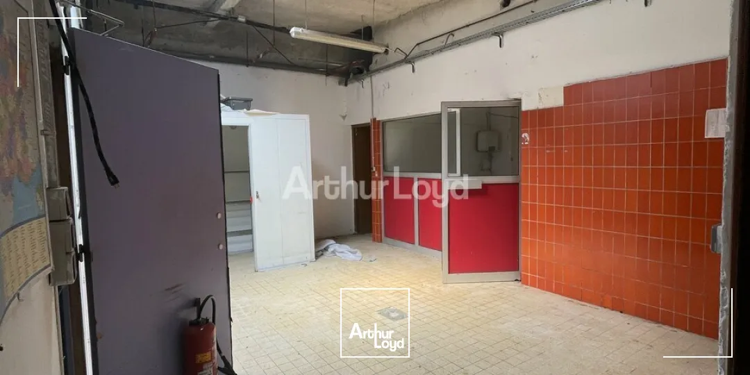 À VENDRE IMMEUBLE VIDE - FERE CHAMPENOISE