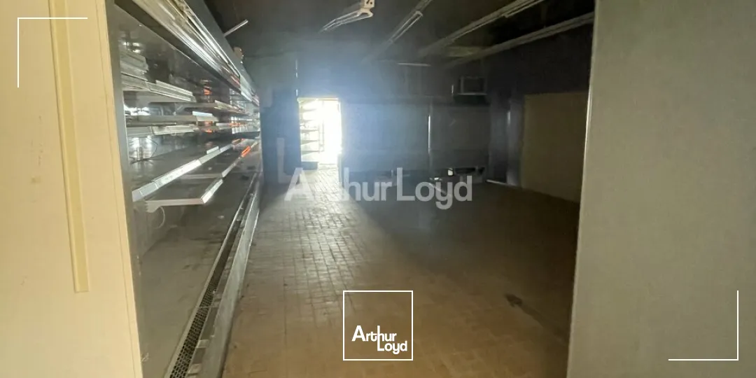 À VENDRE IMMEUBLE VIDE - FERE CHAMPENOISE