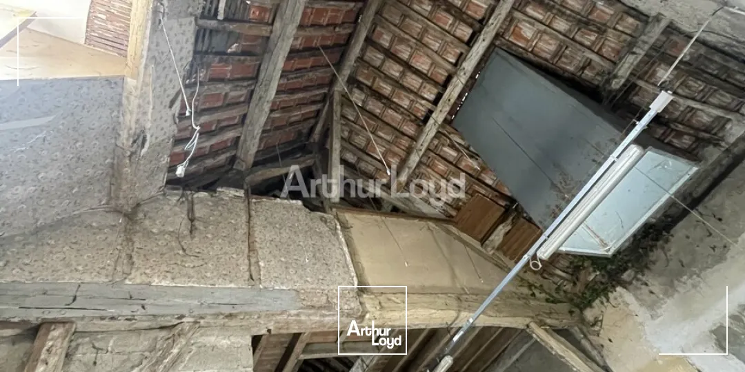 À VENDRE IMMEUBLE VIDE - FERE CHAMPENOISE