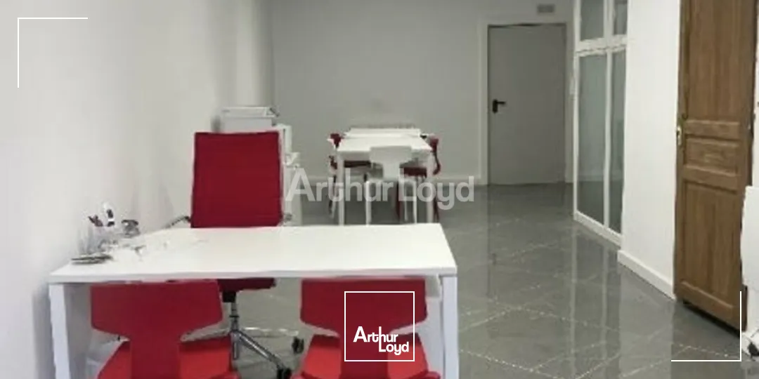 A LOUER CHALONS EN CHAMPAGNE AVEC UNE BELLE VISIBILITÉ - LOCAL COMMERCIAL D'ENVIRON 40m2