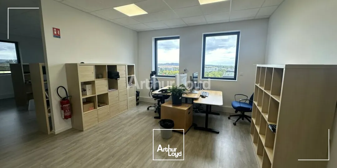 Bureaux aménagé de 210 m2 et 6 places de parkings- BEZANNES 