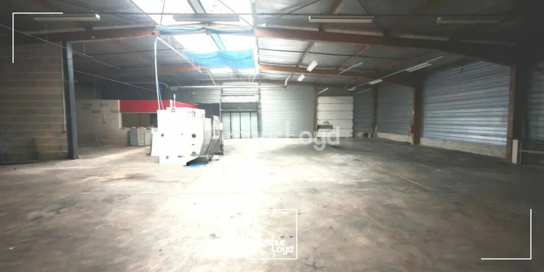 A Louer - Local d'activité de 500m2 avec bureaux ZI de St Martin Sur Le Pré