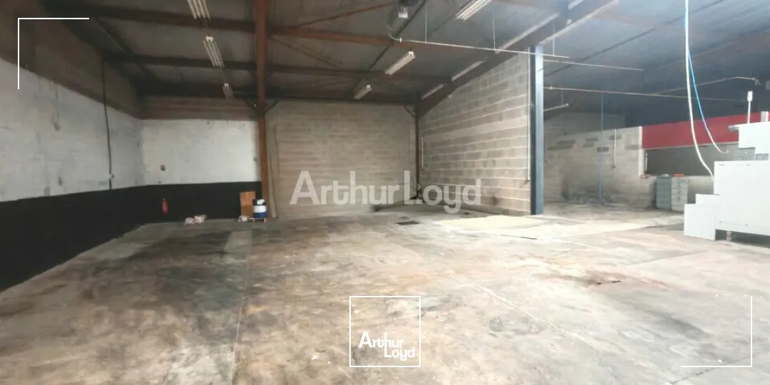 A Louer - Local d'activité de 500m2 avec bureaux ZI de St Martin Sur Le Pré