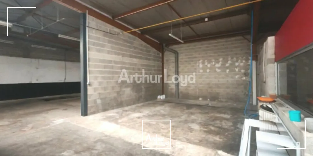 A Louer - Local d'activité de 500m2 avec bureaux ZI de St Martin Sur Le Pré