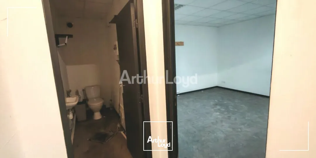 A louer - Cellule artisanale de 154m2 avec bureau secteur Croix Blandin