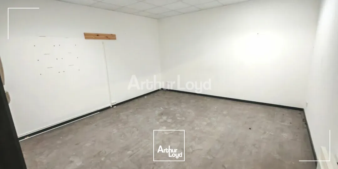 A louer - Cellule artisanale de 154m2 avec bureau secteur Croix Blandin