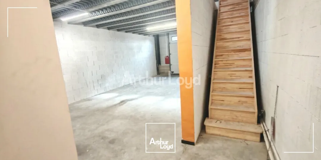 A louer - Cellule artisanale de 154m2 avec bureau secteur Croix Blandin