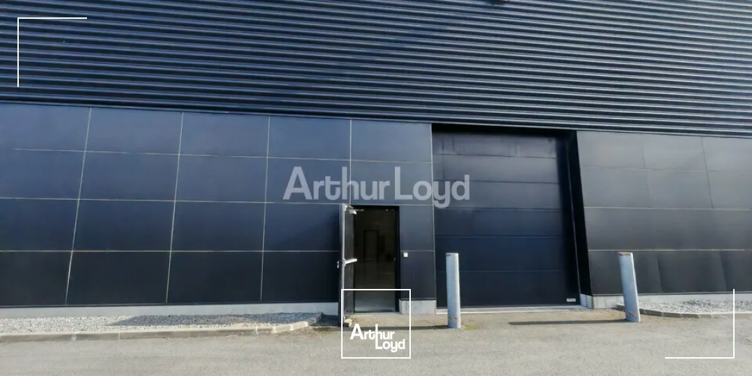 A Louer - Local d'activité de 372m2 environ dont 38m2 de bureaux secteur ZAC CROIX BLANDIN