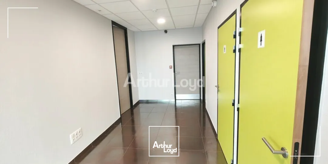 A Louer - Local d'activité de 372m2 environ dont 38m2 de bureaux secteur ZAC CROIX BLANDIN