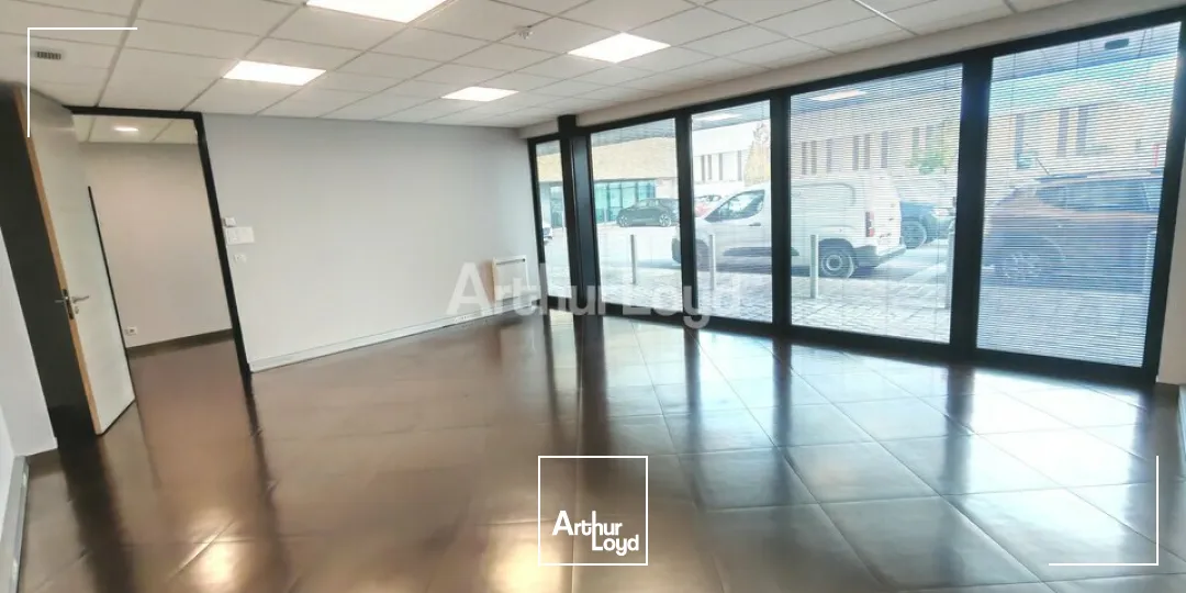 A Louer - Local d'activité de 372m2 environ dont 38m2 de bureaux secteur ZAC CROIX BLANDIN