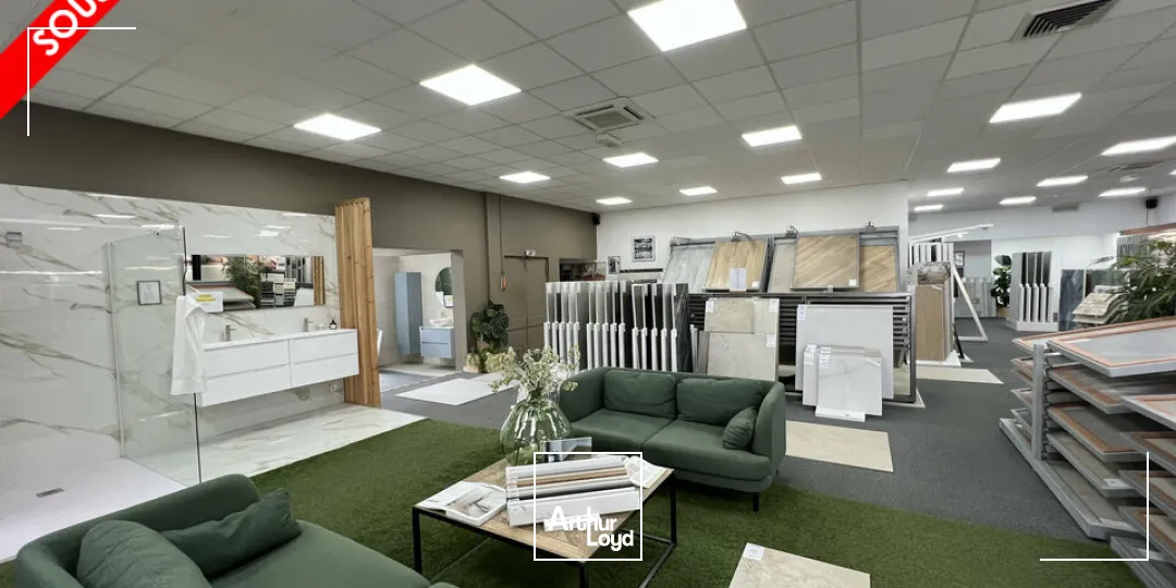 Local commercial avec entrepôt à vendre à CHATEAUBERNARD