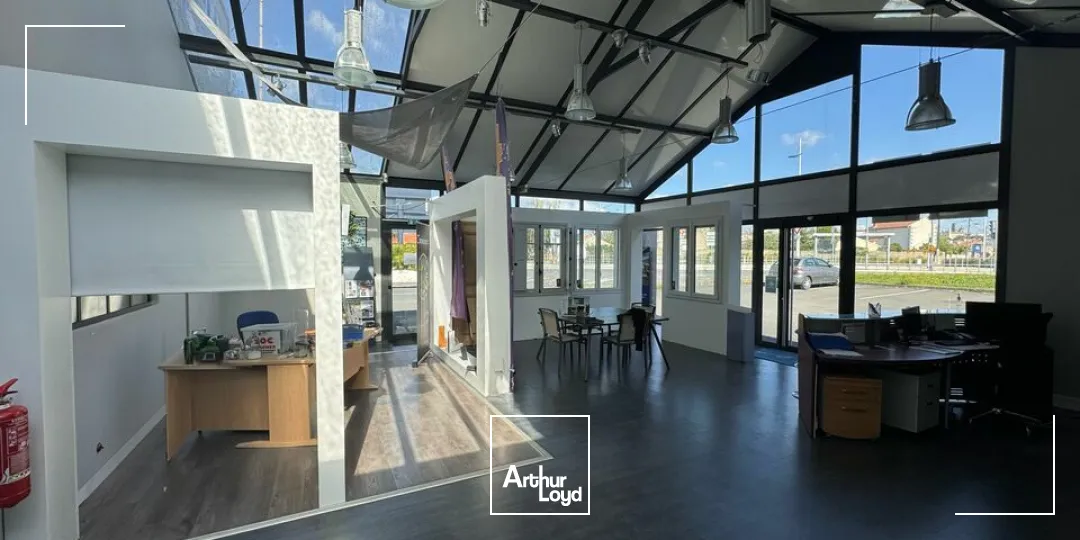 Local d'activités à louer sur axe passant à Angoulême