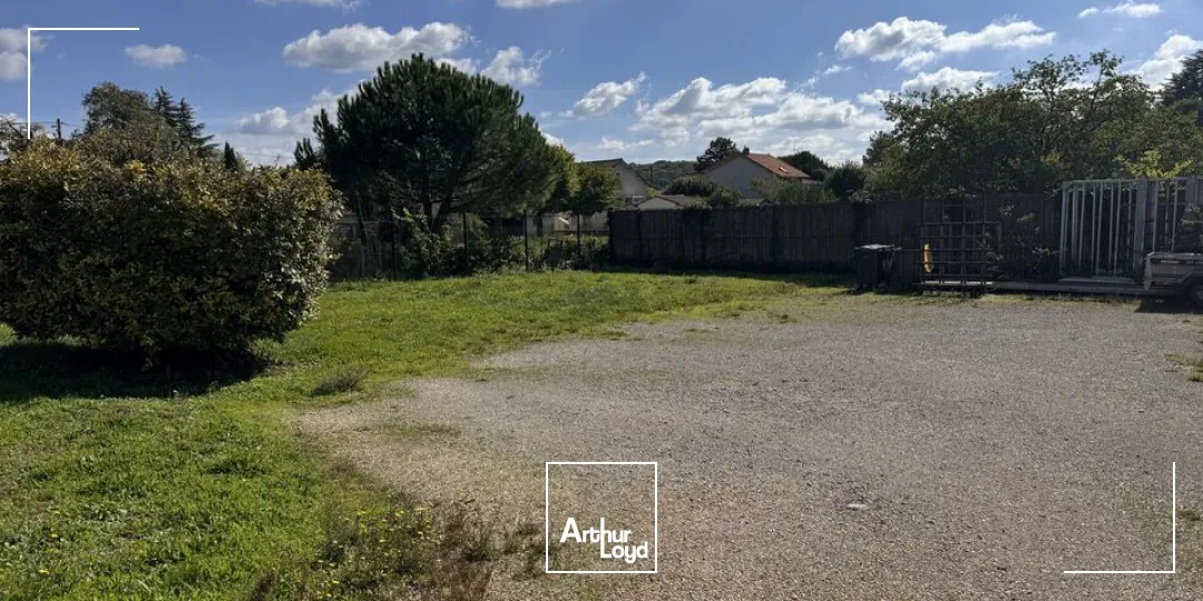 Local d'activités à louer sur axe passant à Angoulême