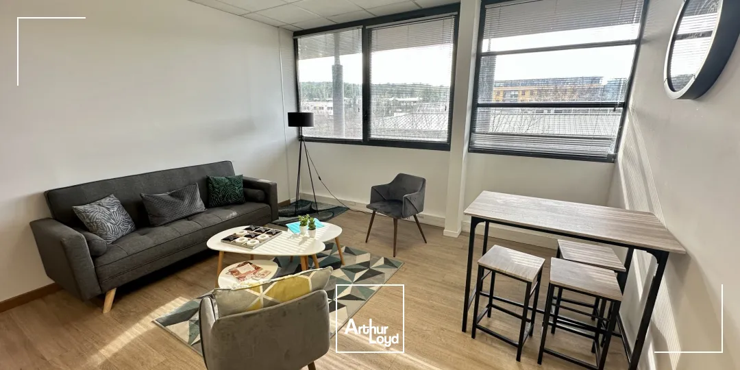 BUREAUX EN DERNIER ÉTAGE AVEC PARKING À LOUER