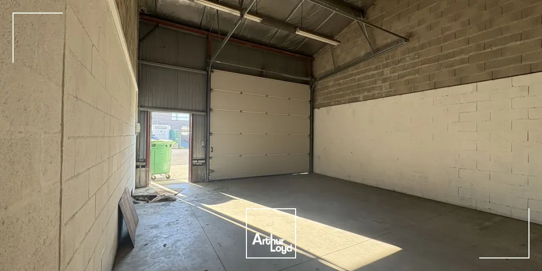 Cellule activités + bureau - 120 m2 - À louer - Saint Jean de Braye