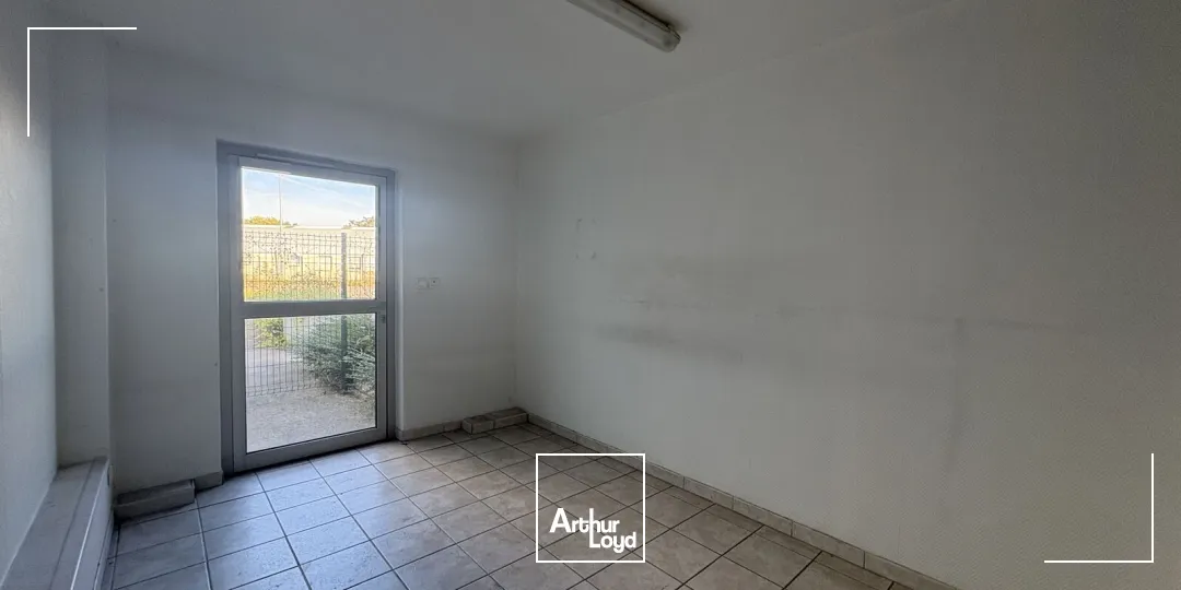 Cellule activités + bureau - 120 m2 - À louer - Saint Jean de Braye