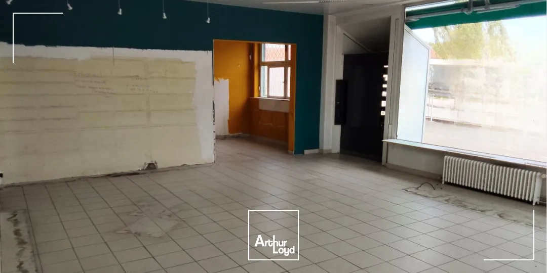 LOCAL COMMERCIAL AVEC APPARTEMENT 250 m² ENVIRON