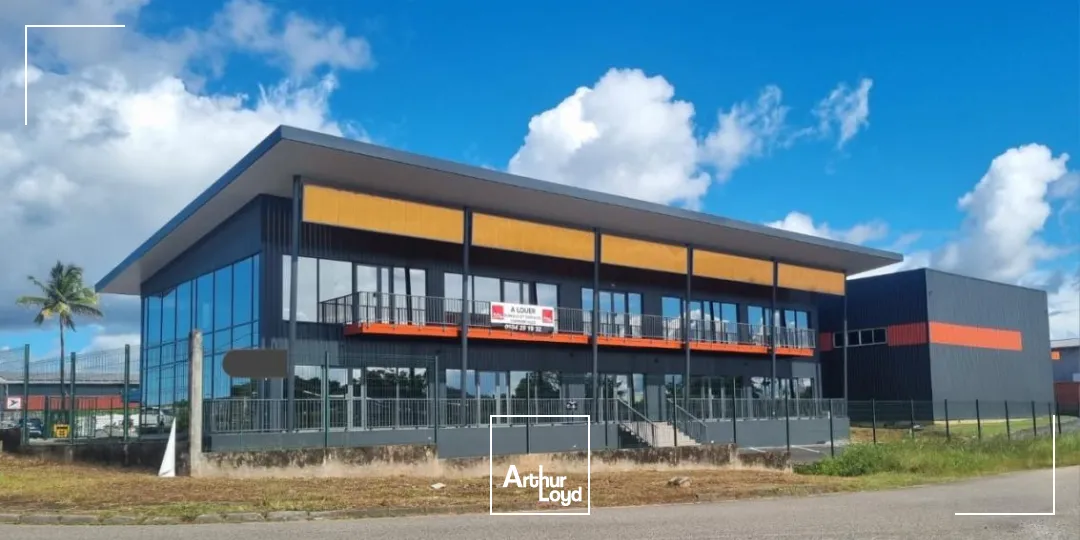 A LOUER Local commercial Matoury de 76 à 335 m2