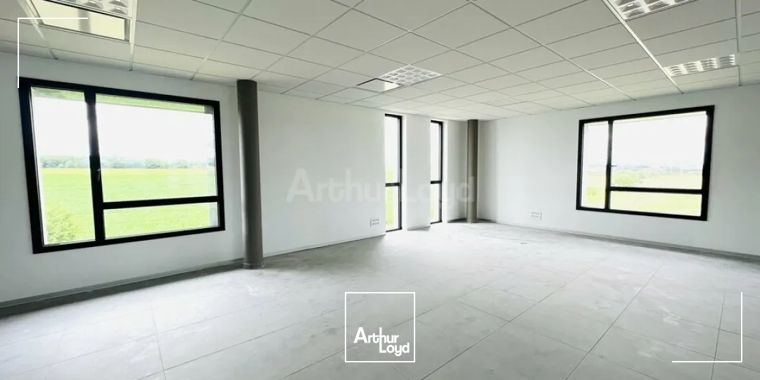 BUREAUX à LOUER de 1920 m²
