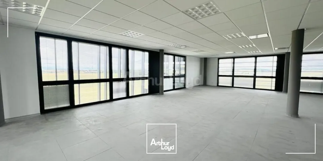 BUREAUX à LOUER de 1920 m²