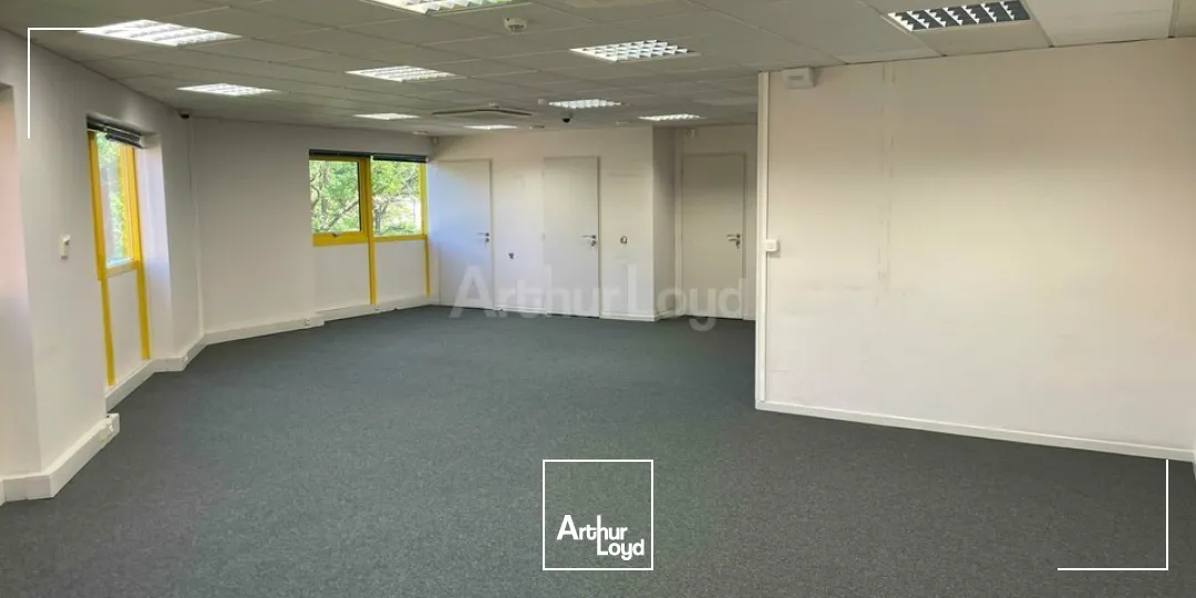 BUREAUX à VENDRE de 75 m²