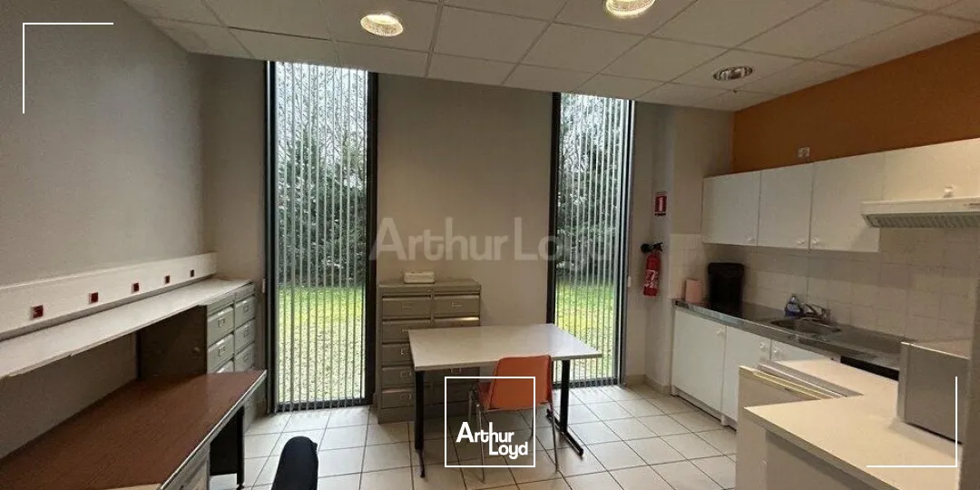 BUREAUX à VENDRE de 760 m²