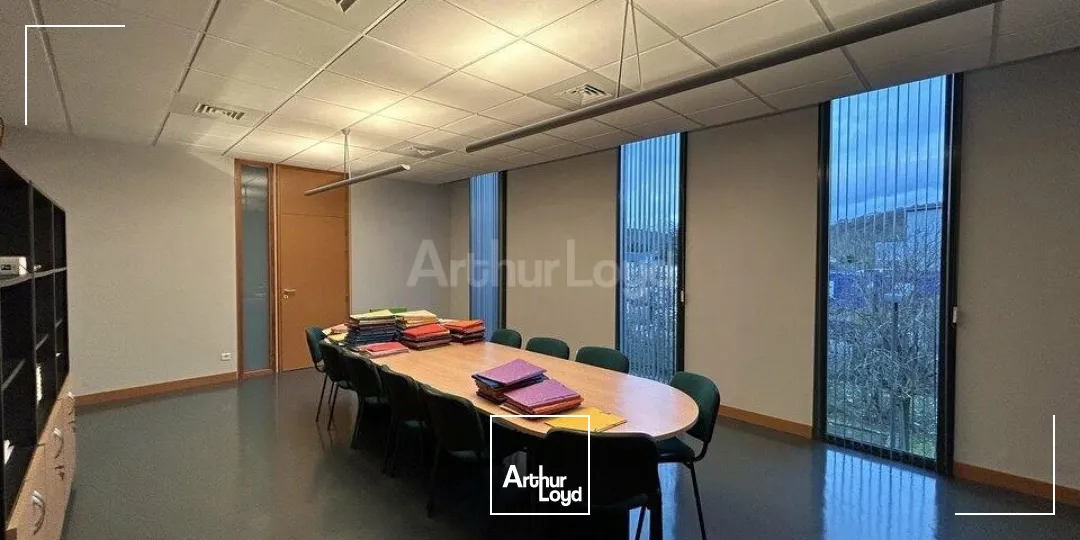 BUREAUX à VENDRE de 760 m²